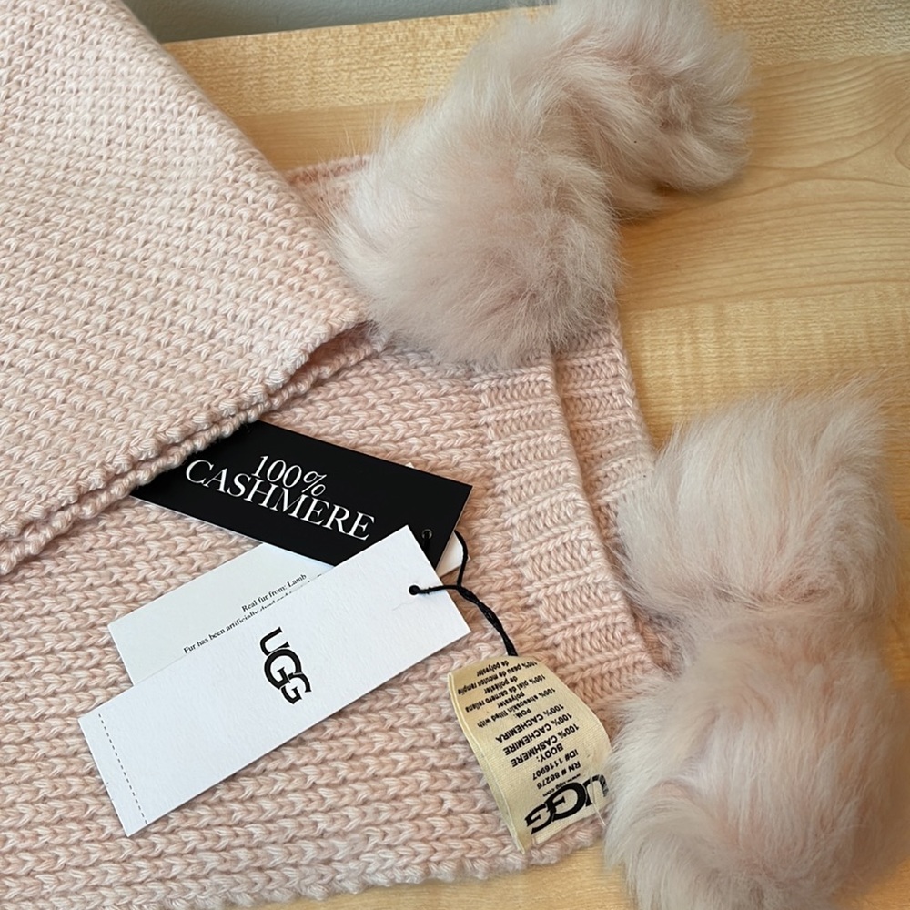 UGG Aislinn 100% Cashmere Honeycomb Knit Pink Scarf w/Shearling Pompoms - 64x9 - Picture 4 of 6